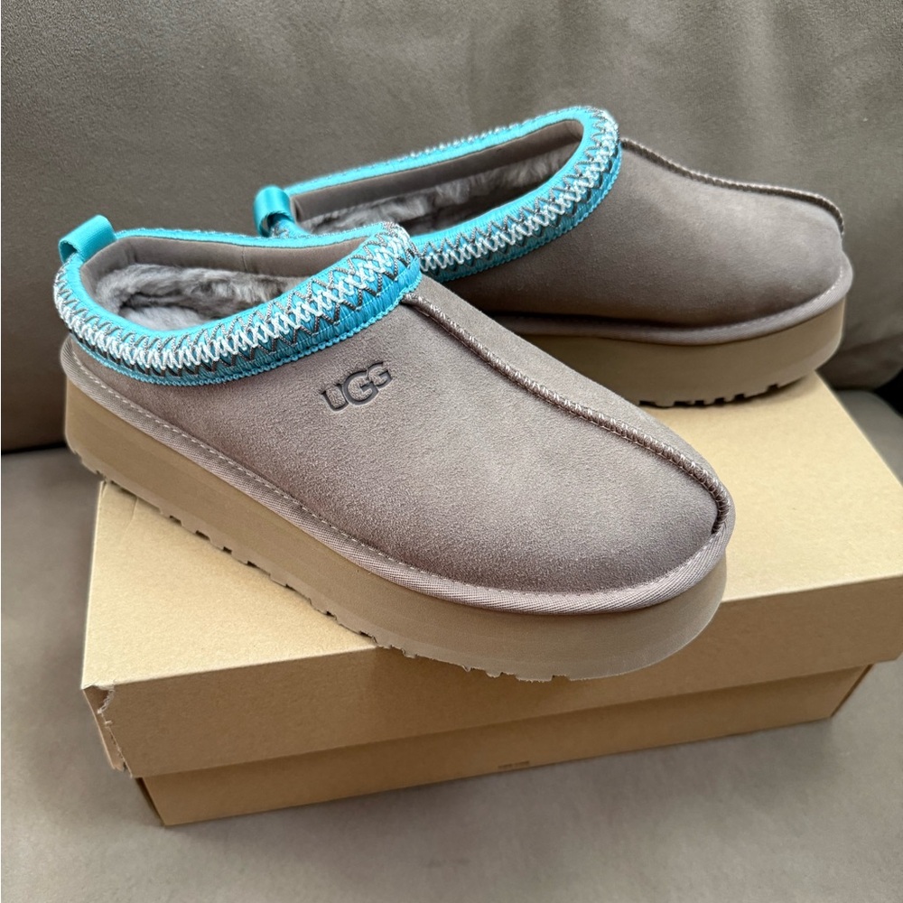 UGG Tazz ll Platform Slip On Size 9